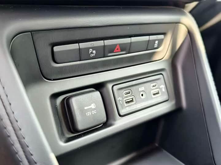 Фото 2 - Denza D9