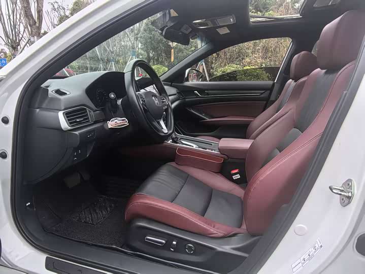 Фото 4 - Honda Inspire