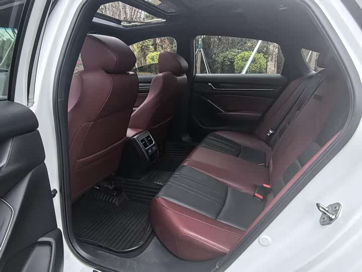 Фото 5 - Honda Inspire