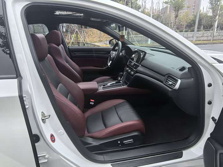 Фото 9 - Honda Inspire