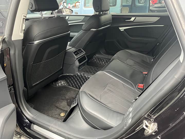 Фото 5 - Audi A7L