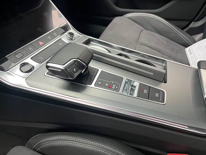 Фото 7 - Audi A7L