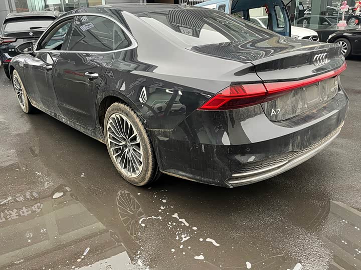 Фото 8 - Audi A7L