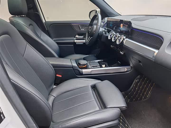 Фото 9 - Mercedes-Benz EQB