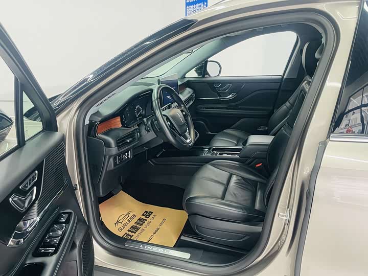 Photo 4 - Lincoln Corsair