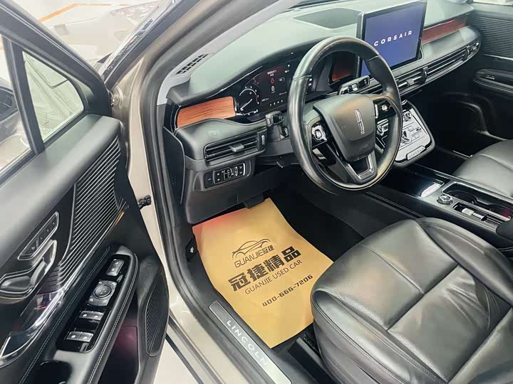 Photo 5 - Lincoln Corsair