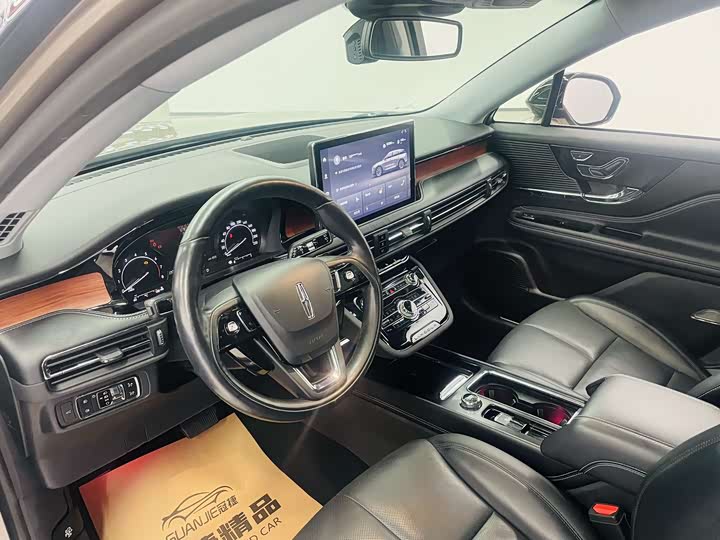 Photo 6 - Lincoln Corsair