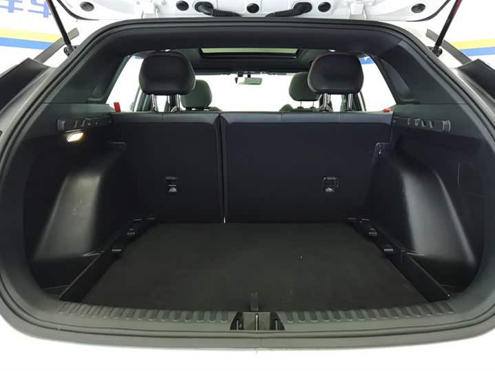 Фото 4 - Geely Atlas