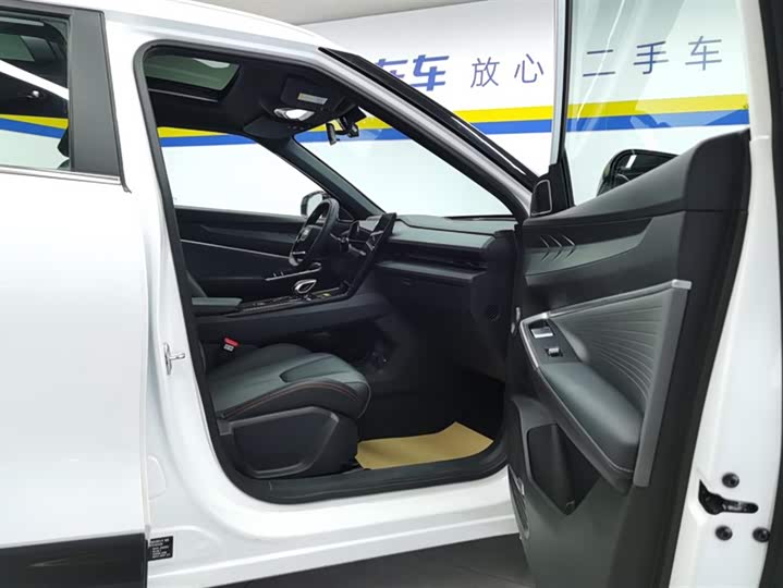 Фото 8 - Geely Atlas