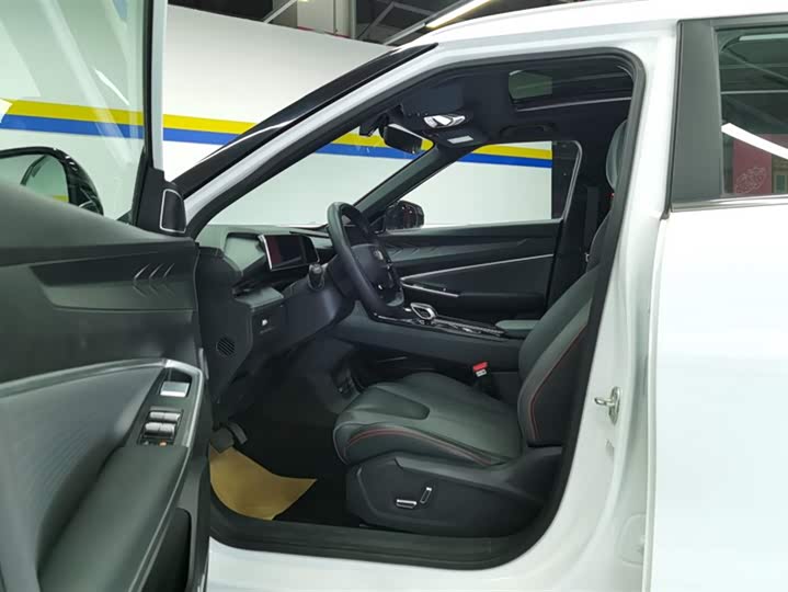 Фото 9 - Geely Atlas