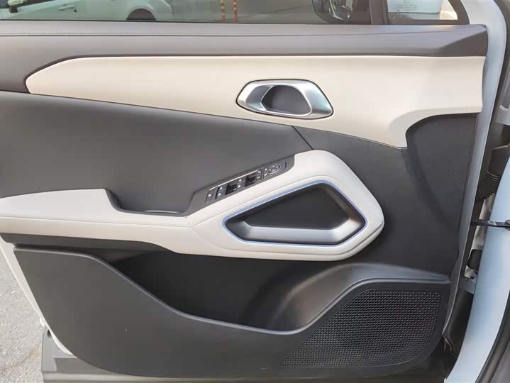 Фото 7 - BYD Yuan Up