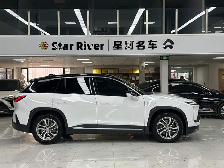 Фото 3 - Nio ES6