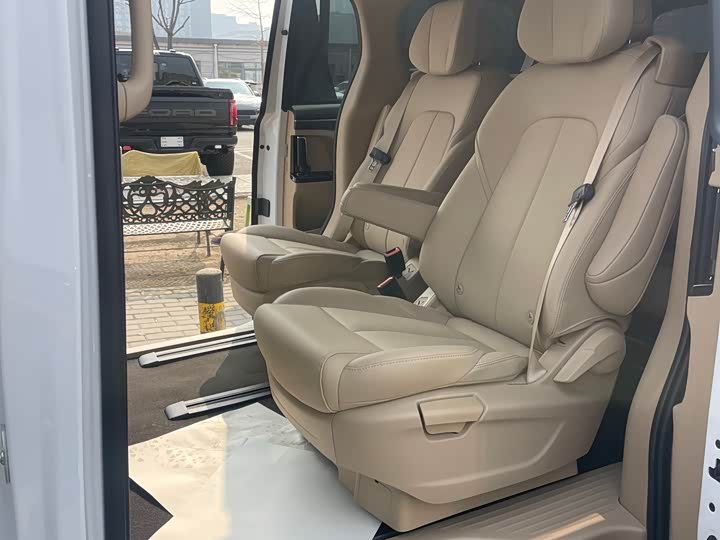 Photo 5 - Buick GL8 ES