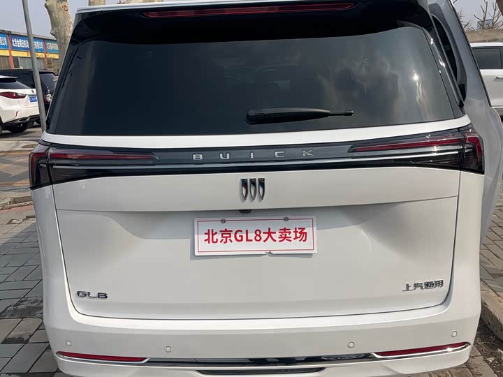 Photo 8 - Buick GL8 ES