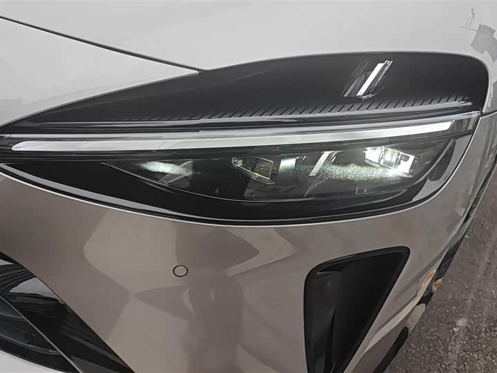 Photo 5 - Xiaomi YU7