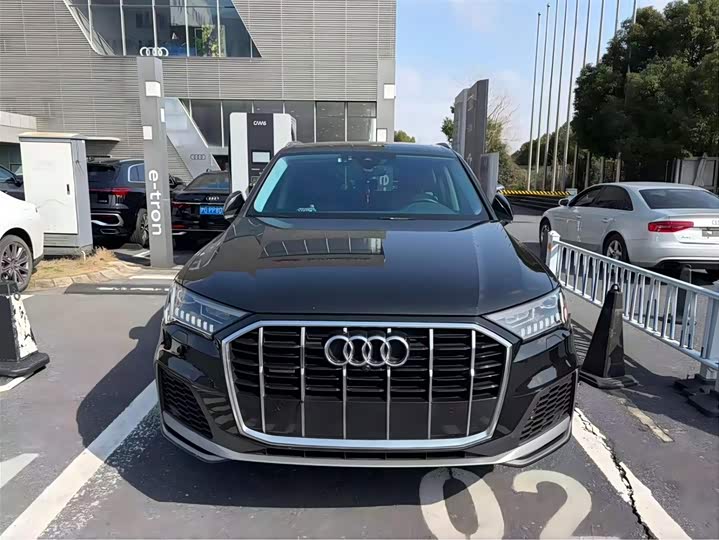 Фото 2 - Audi Q7