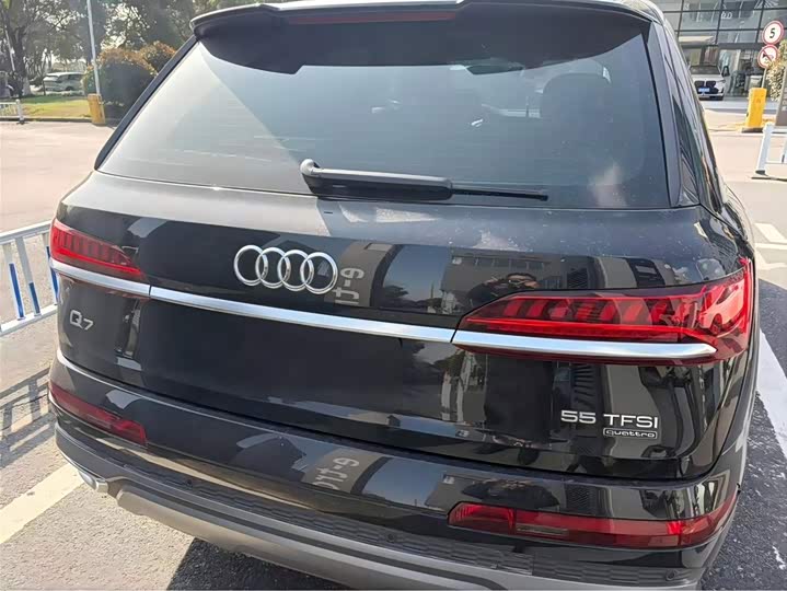 Фото 3 - Audi Q7