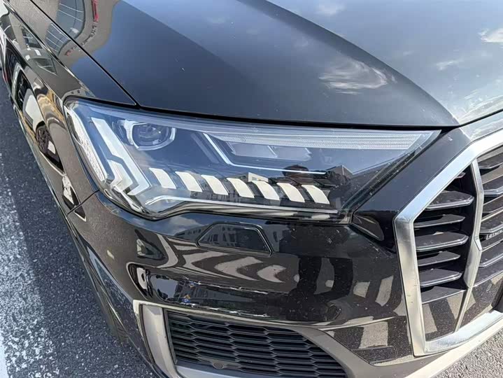 Фото 8 - Audi Q7