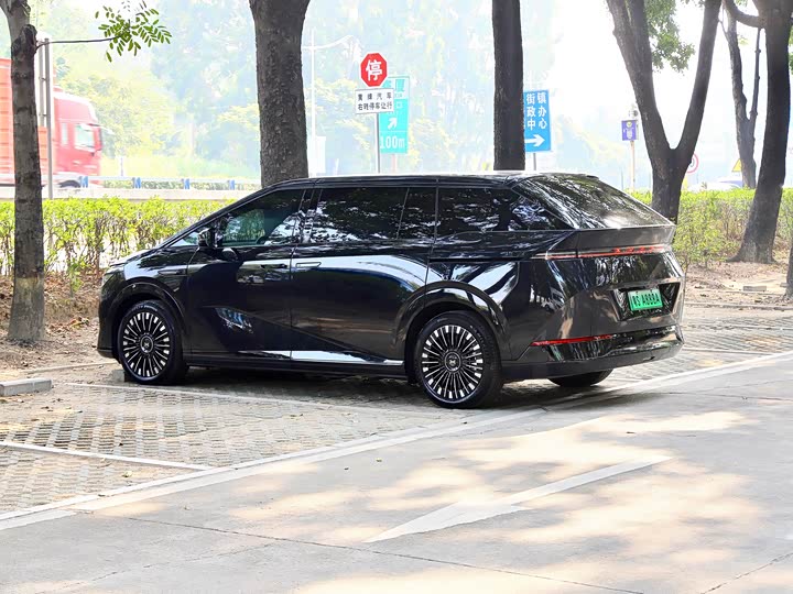 Фото 7 - XPeng X9