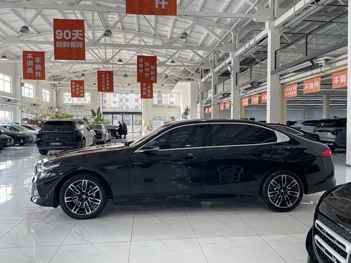 Фото 3 - BMW 5 Series