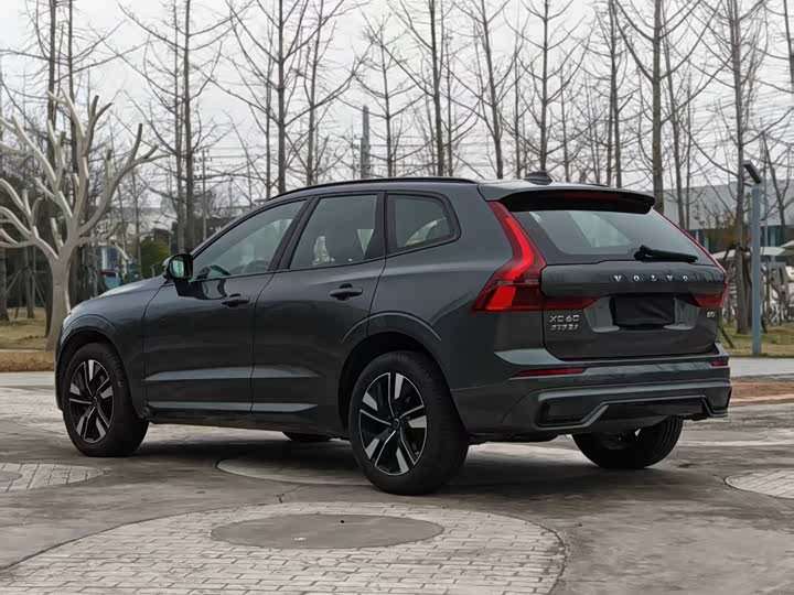 Фото 9 - Volvo XC60