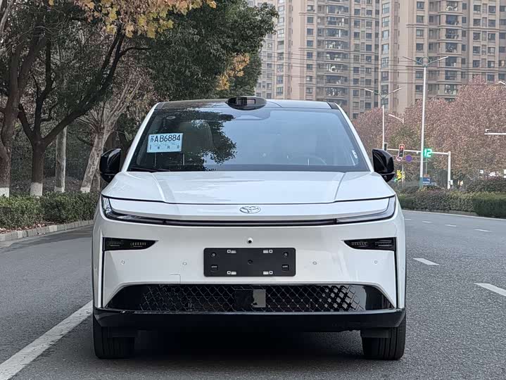 Фото 2 - Toyota bZ3X