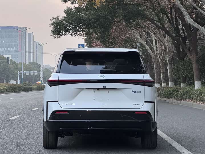 Фото 5 - Toyota bZ3X