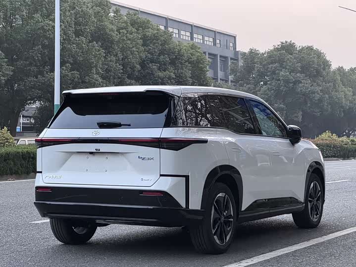 Фото 6 - Toyota bZ3X