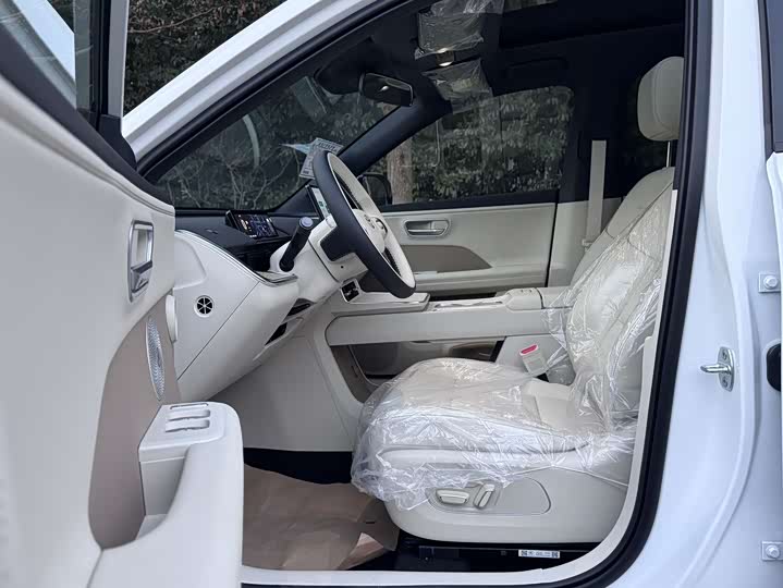 Фото 7 - Toyota bZ3X