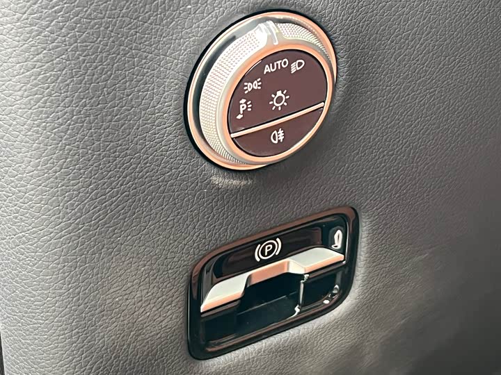 Photo 7 - Mercedes-Benz GLC-Class Hybrid