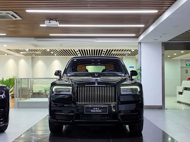 Фото 2 - Rolls-Royce Cullinan
