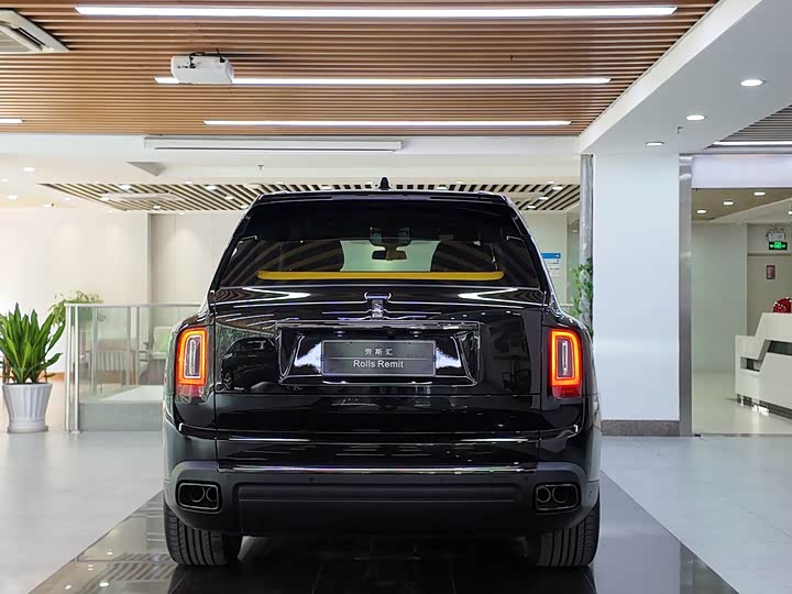 Фото 5 - Rolls-Royce Cullinan