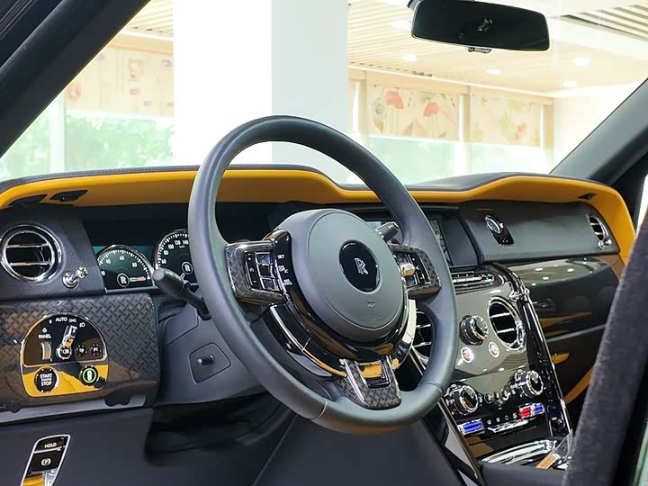 Фото 6 - Rolls-Royce Cullinan