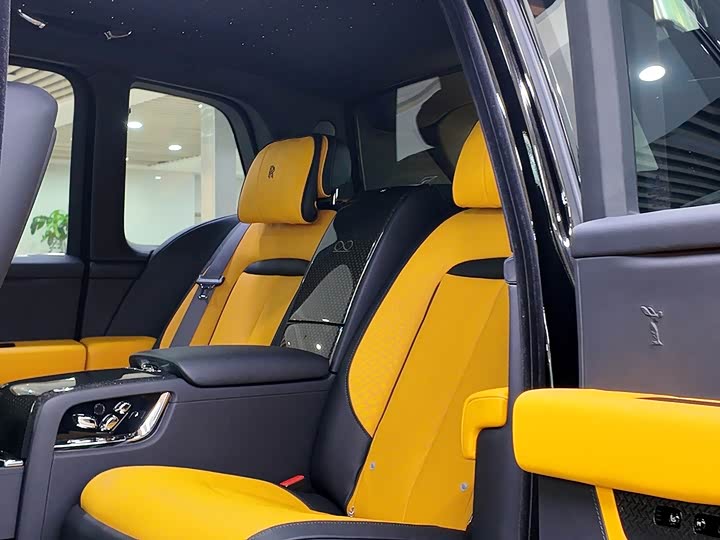 Фото 8 - Rolls-Royce Cullinan