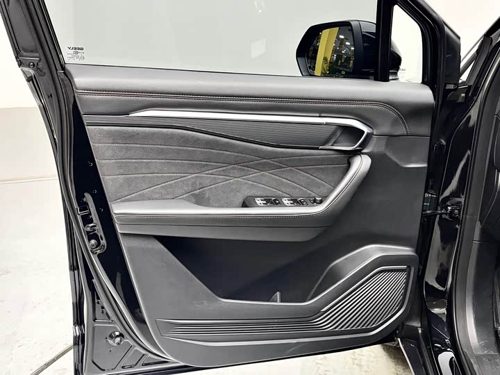 Фото 8 - Geely Okavango L