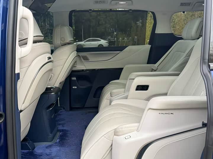 Фото 5 - Buick GL8 Hybrid