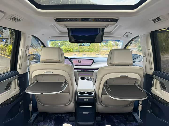 Фото 8 - Buick GL8 Hybrid