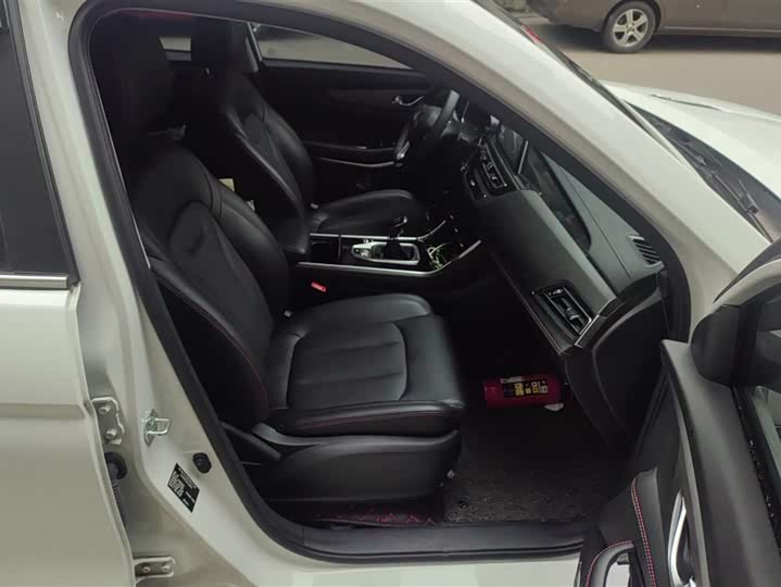 Фото 8 - Changan CS75