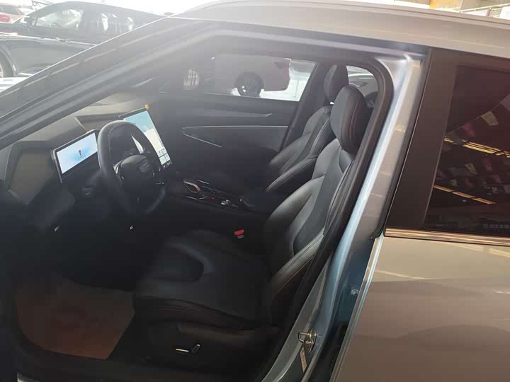 Фото 4 - Geely Atlas