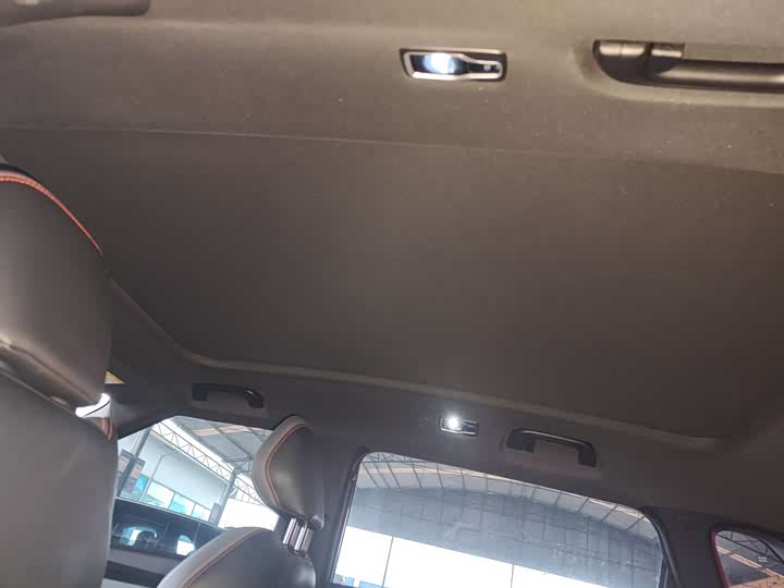 Фото 9 - Geely Atlas