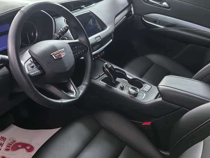 Фото 4 - Cadillac XT4