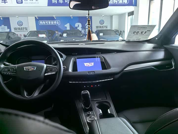 Фото 6 - Cadillac XT4