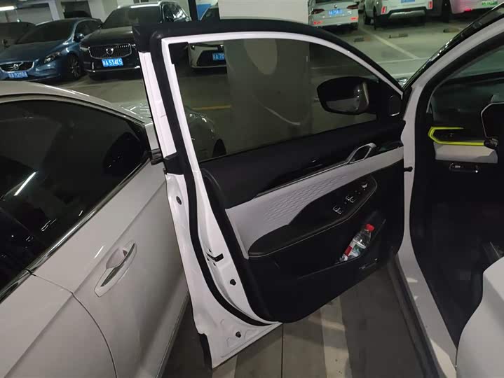 Фото 7 - Geely Coolray