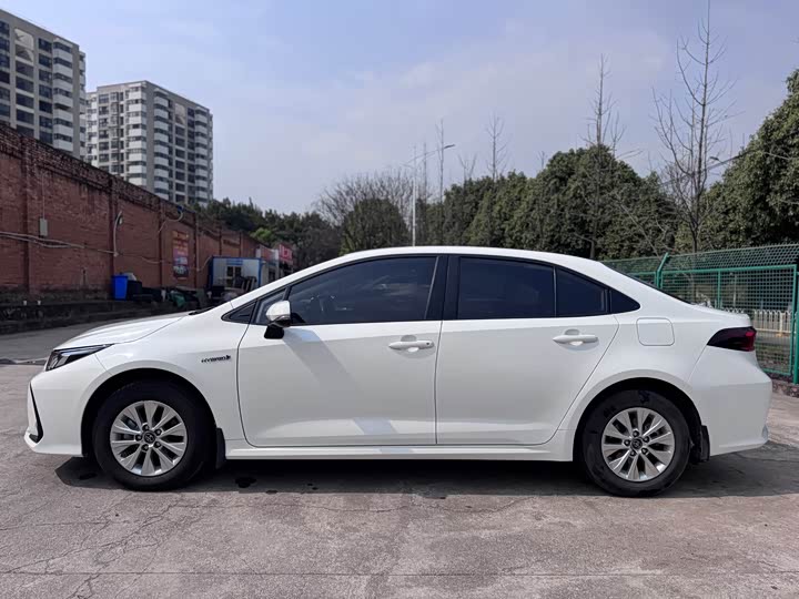 Фото 9 - Toyota Corolla