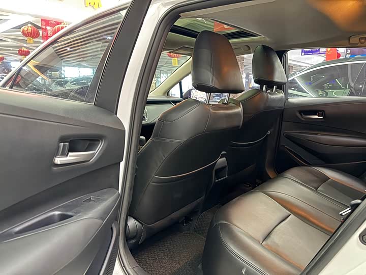 Фото 8 - Toyota Corolla