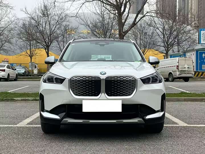 Фото 2 - BMW iX1