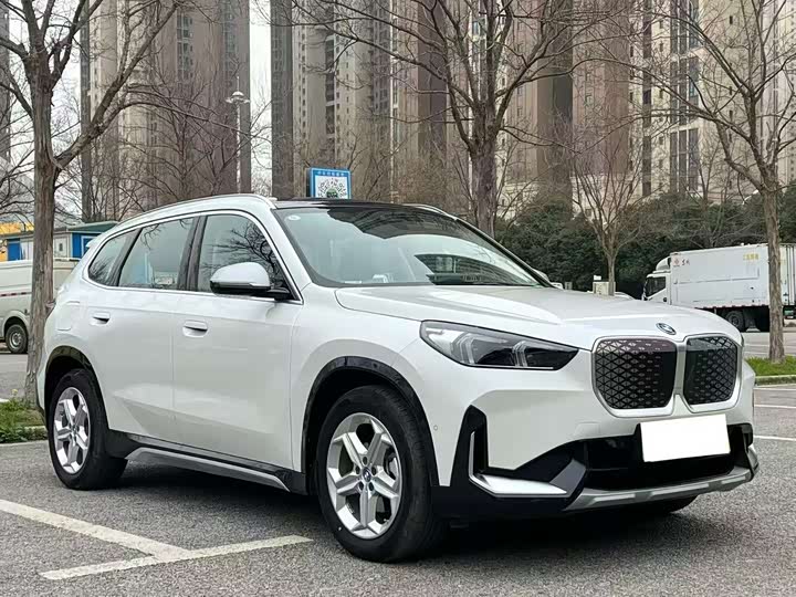 Фото 3 - BMW iX1