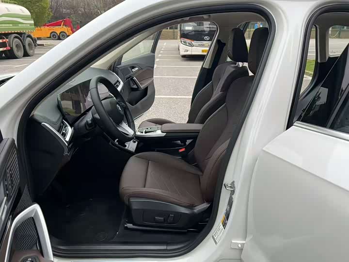 Фото 4 - BMW iX1