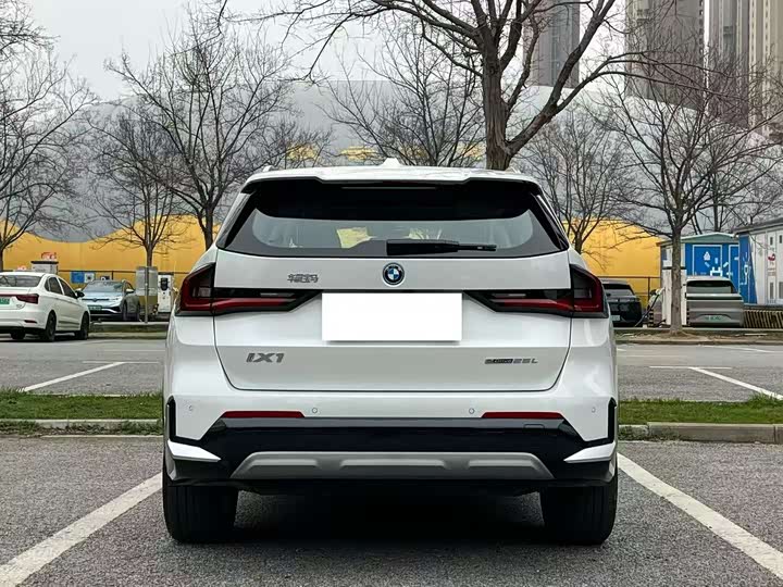 Фото 8 - BMW iX1