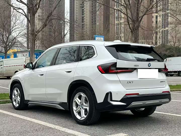 Фото 9 - BMW iX1